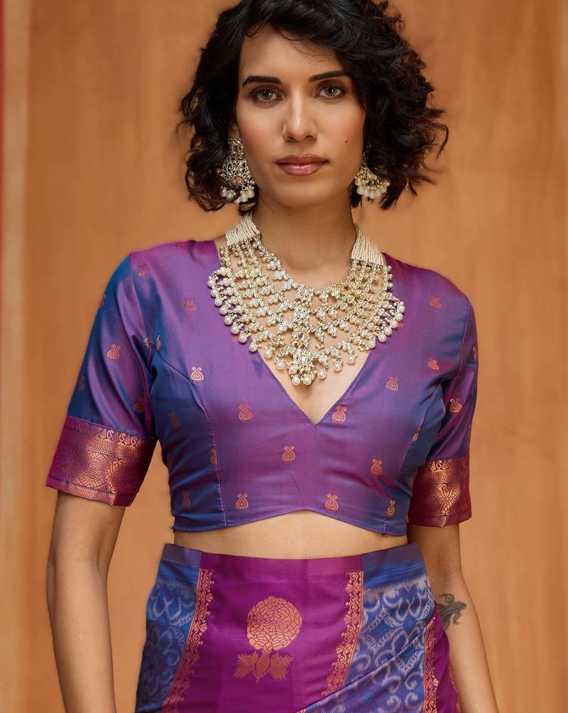 navy bule silk blend blend saree with blouse piece