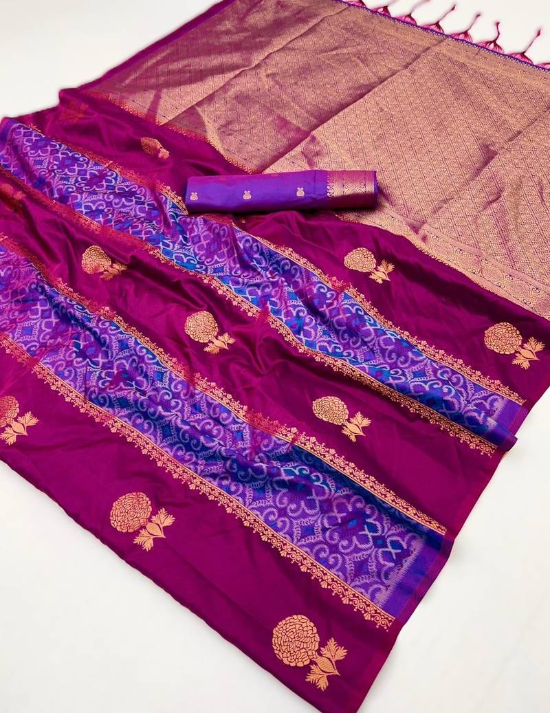 navy bule silk blend blend saree with blouse piece