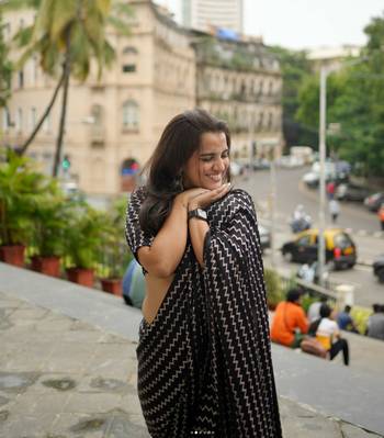 Black printed satin saree with blouse piece 5