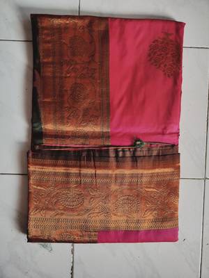 Pink woven kanchipuram silk Blend saree with blouse 4