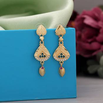 Gold color antique earrings 1