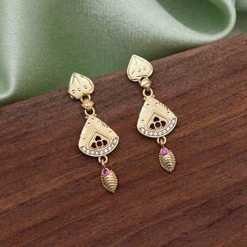 Gold color antique earrings 2