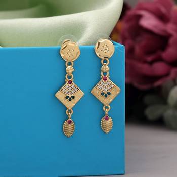 Gold color antique earrings 1