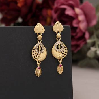 Gold color antique earrings 1