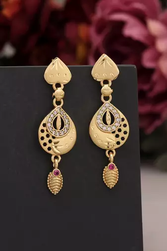 Gold color antique earrings