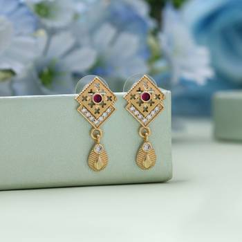 Gold color antique earrings 1
