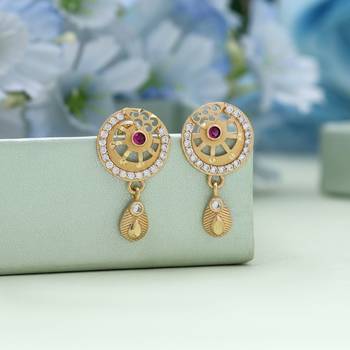 Gold color antique earrings 1