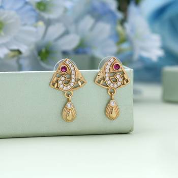 Gold color antique earrings 1
