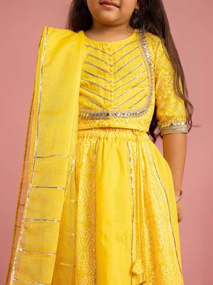 yellow bandhani printed lehenga choli set with organza dupatta 2