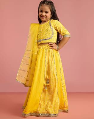 yellow bandhani printed lehenga choli set with organza dupatta 3