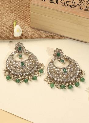 Stylish chandelier shape green kundan stone antique gold plated chandelier earring for women 1