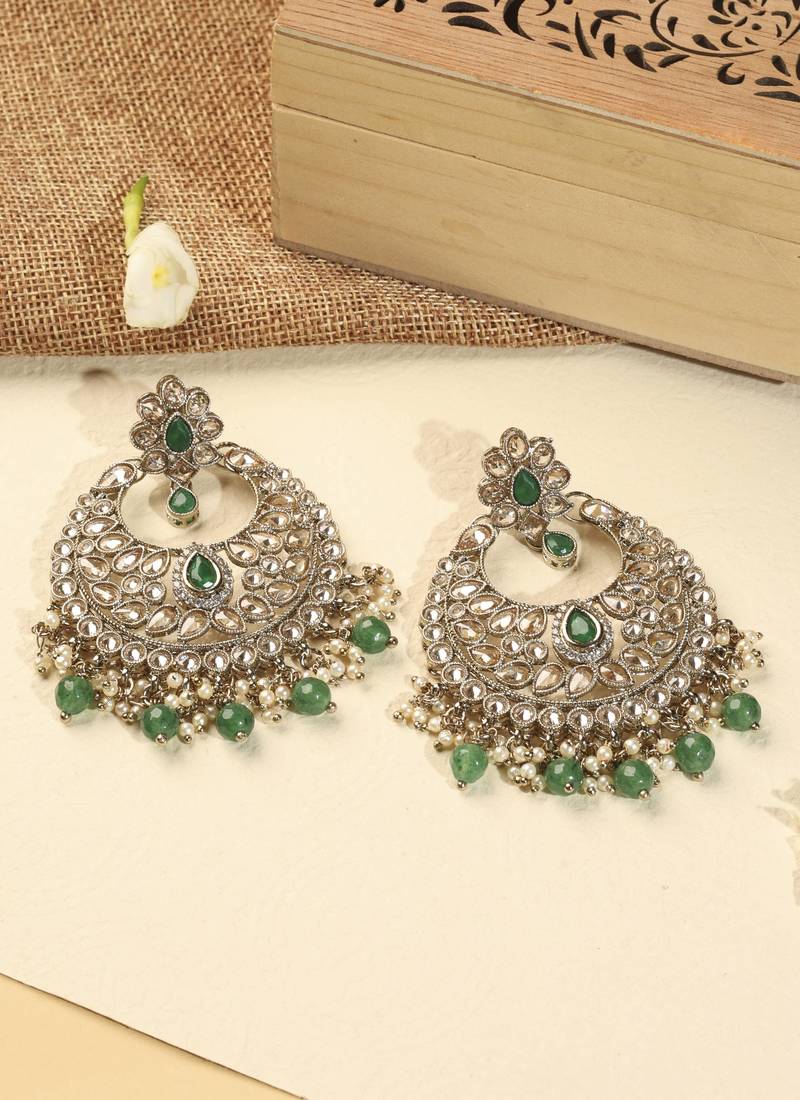 Stylish chandelier shape green kundan stone antique gold plated chandelier earring for women