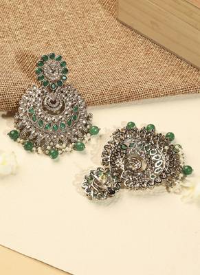 Lavish chandelier & circle shape green kundan stone antique gold plated chandelier earring for women 4