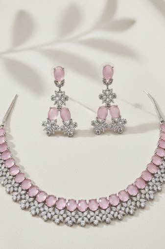 Lustrous tiered halo set