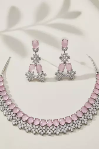 Lustrous tiered halo set