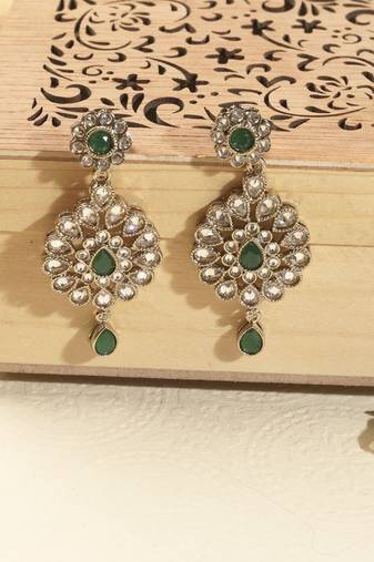 Round flower shape green kundan stone antique gold plated brass dangle earring maang tikka for women