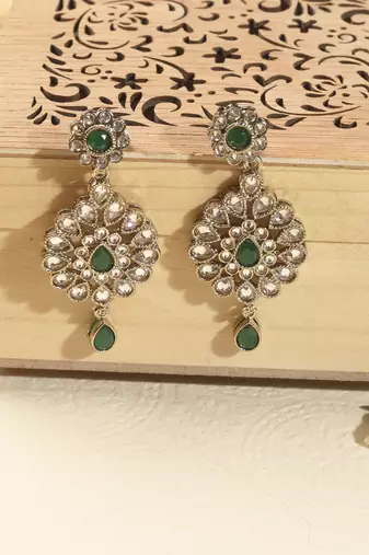 Round flower shape green kundan stone antique gold plated brass dangle earring maang tikka for women