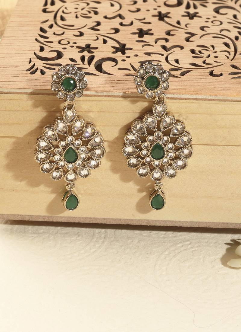 Round flower shape green kundan stone antique gold plated brass dangle earring maang tikka for women