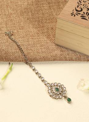 Round flower shape green kundan stone antique gold plated brass dangle earring maang tikka for women 4