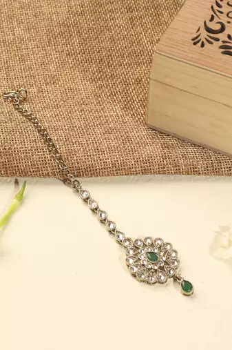 Round flower shape green kundan stone antique gold plated brass dangle earring maang tikka for women