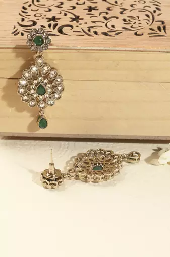 Round flower shape green kundan stone antique gold plated brass dangle earring maang tikka for women