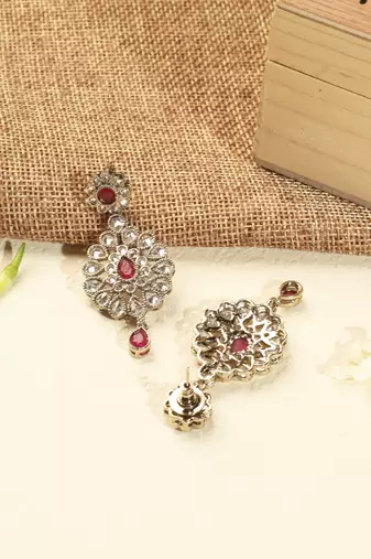 Round flower shape red kundan stone antique gold plated brass dangle earring maang tikka for women