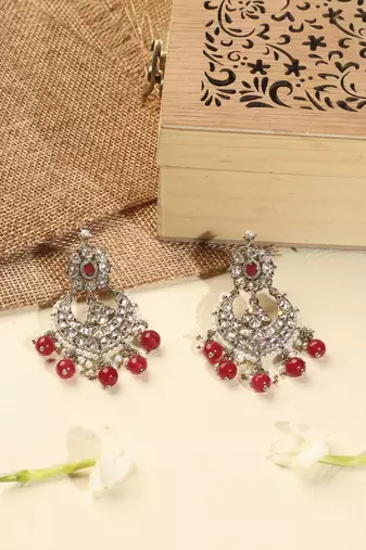 Chandelier red pearl brown kundan stone antique gold plated brass earring with maang tikka for women