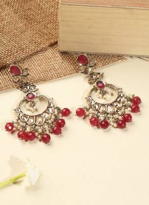 Leaf shape red pearl brown kundan gold plated brass chandelier earring with maang tikka for women 1