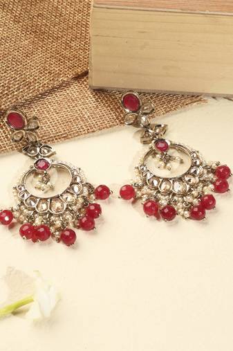 Leaf shape red pearl brown kundan gold plated brass chandelier earring with maang tikka for women
