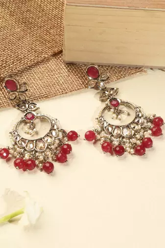 Leaf shape red pearl brown kundan gold plated brass chandelier earring with maang tikka for women