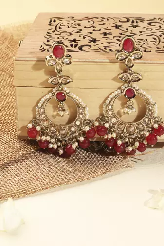Leaf shape red pearl brown kundan gold plated brass chandelier earring with maang tikka for women
