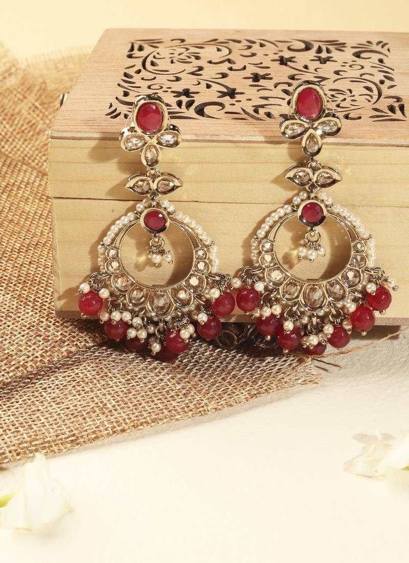 Leaf shape red pearl brown kundan gold plated brass chandelier earring with maang tikka for women
