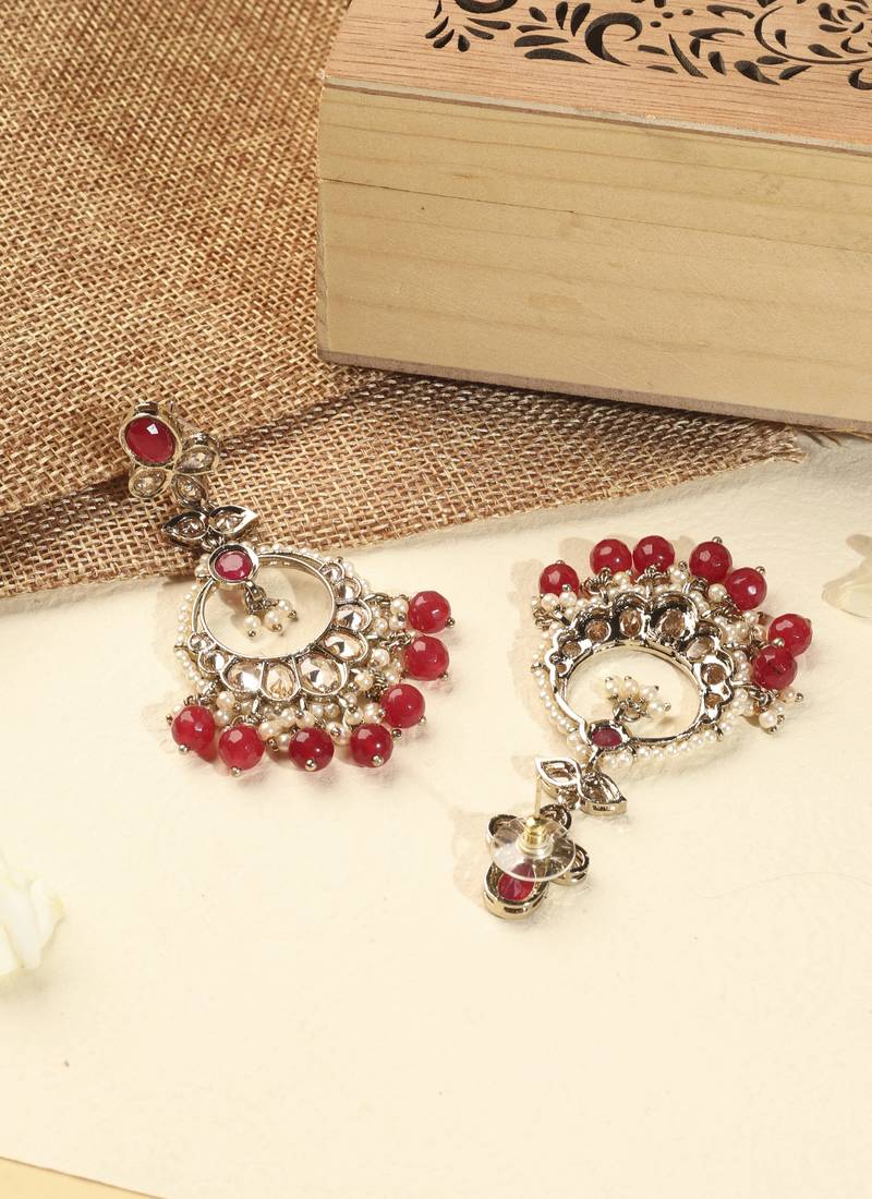 Leaf shape red pearl brown kundan gold plated brass chandelier earring with maang tikka for women