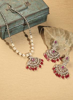 Flower shape mother of pearl red unkut kundan antique gold plated princess necklace set for women 1