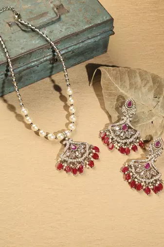 Flower shape mother of pearl red unkut kundan antique gold plated princess necklace set for women