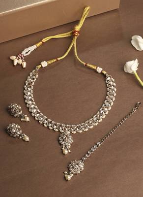 Flower oval shape brown kundan antique gold plated choker necklace set with maang tikka for women 1