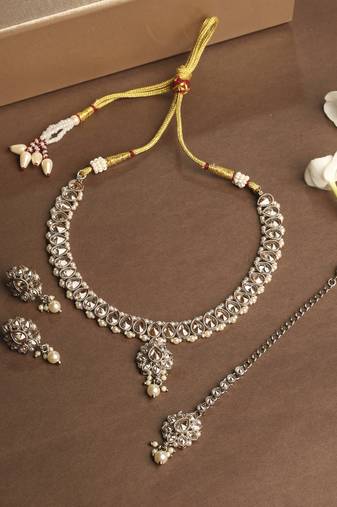 Flower oval shape brown kundan antique gold plated choker necklace set with maang tikka for women