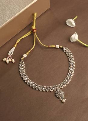 Flower oval shape brown kundan antique gold plated choker necklace set with maang tikka for women 2