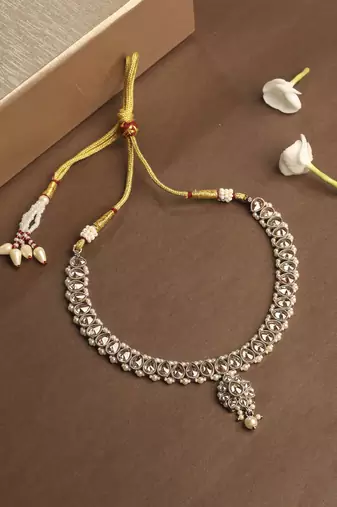Flower oval shape brown kundan antique gold plated choker necklace set with maang tikka for women