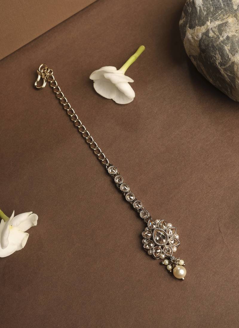 Flower oval shape brown kundan antique gold plated choker necklace set with maang tikka for women