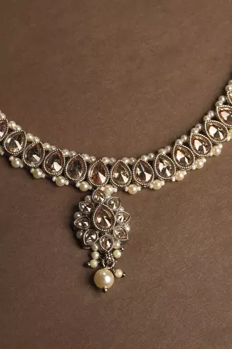 Flower oval shape brown kundan antique gold plated choker necklace set with maang tikka for women