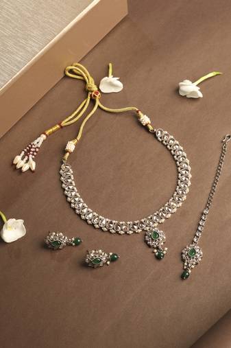 Flower and oval shape green kundan stone gold plated choker necklace set with maang tikka for women