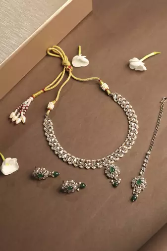 Flower and oval shape green kundan stone gold plated choker necklace set with maang tikka for women