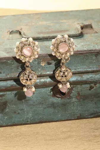 Flower and round shape pink kundan stone gold plated choker necklace set with maang tikka for women