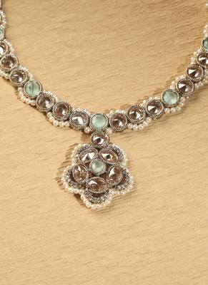 Round circle shape sky blue kundan stone gold plated choker necklace set with maang tikka for women 5