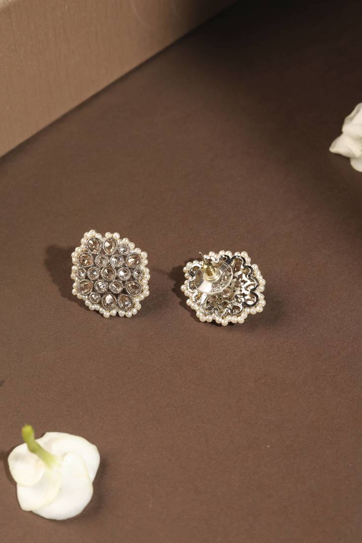 Flower shape pearl brown kundan stone gold plated choker necklace set with maang tikka for women