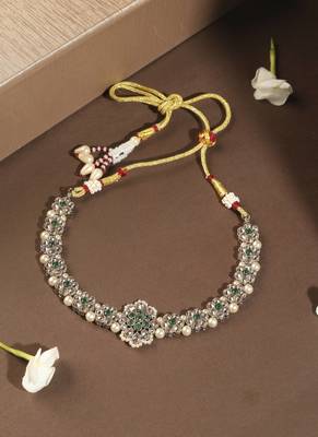 Flower shape pearl green kundan stone gold plated choker necklace set with maang tikka for women 2