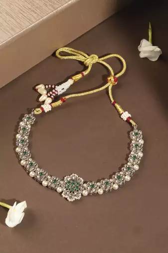Flower shape pearl green kundan stone gold plated choker necklace set with maang tikka for women
