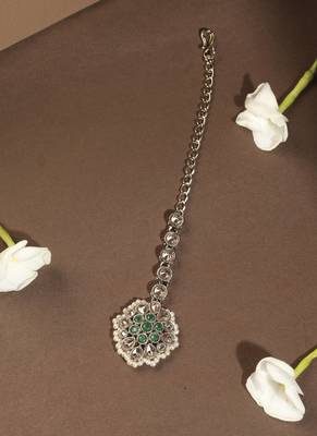 Flower shape pearl green kundan stone gold plated choker necklace set with maang tikka for women 4