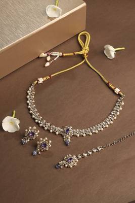 Flower and oval shape blue kundan stone gold plated choker necklace set with maang tikka for women 1